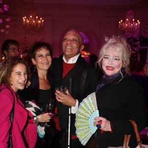 Caroline Loeb et sa fille Louise, Guy Cuevas, Armande Altaï - Soirée des 50 ans de la vie parisienne de Kenzo Takada au Pré Catelan à Boulogne le 17 septembre 2015.