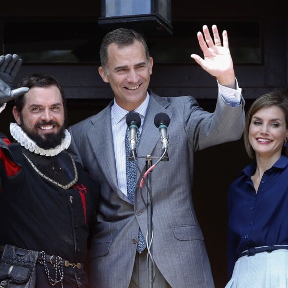 Le roi Felipe VI et la reine Letizia d'Espagne au balcon de la Government House à Saint Augustine, aux États-Unis le 18 septembre 2015.