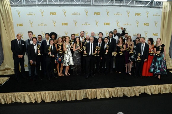 Jon Stewart et les auteurs du "Daily Show with Jon Stewart" à la 67e cérémonie des Emmy Awards au Microsoft Theatre, à Los Angeles le 20 septembre 2015.