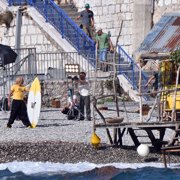 Jean Dujardin sur la plage des bains militaires à Nice pour la première journée de tournage du film "Brice 3 "…Parce que le 2 je l'ai cassé!" sous la direction du réalisateur James Hunt, le 14 septembre 2015.
