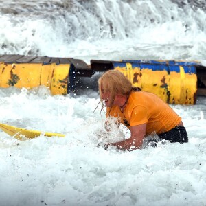 Jean Dujardin sur la plage des bains militaires à Nice pour la première journée de tournage du film "Brice 3 "…Parce que le 2 je l'ai cassé!" sous la direction du réalisateur James Hunt, le 14 septembre 2015.