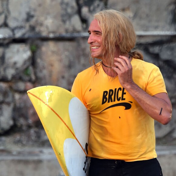 Jean Dujardin sur la plage des bains militaires à Nice pour la première journée de tournage du film "Brice 3 "…Parce que le 2 je l'ai cassé!" sous la direction du réalisateur James Hunt, le 14 septembre 2015.