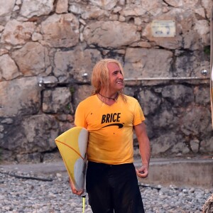 Jean Dujardin sur la plage des bains militaires à Nice pour la première journée de tournage du film "Brice 3 "…Parce que le 2 je l'ai cassé!" sous la direction du réalisateur James Hunt, le 14 septembre 2015.