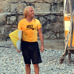 Jean Dujardin sur la plage des bains militaires à Nice pour la première journée de tournage du film "Brice 3 "…Parce que le 2 je l'ai cassé!" sous la direction du réalisateur James Hunt, le 14 septembre 2015.