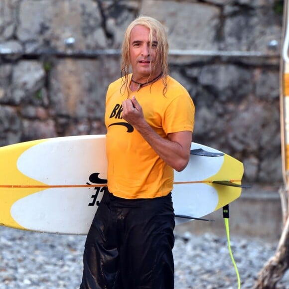 Jean Dujardin sur la plage des bains militaires à Nice pour la première journée de tournage du film "Brice 3 "…Parce que le 2 je l'ai cassé!" sous la direction du réalisateur James Hunt, le 14 septembre 2015.