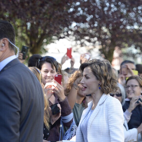 La reine Letizia d'Espagne inaugurait l'année scolaire 2015-2016 à Palencia, en visite à l'école Marques de Santillana, le 21 septembre 2015.