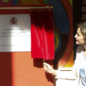 La reine Letizia d'Espagne inaugurait l'année scolaire 2015-2016 à Palencia, en visite à l'école Marques de Santillana, le 21 septembre 2015.