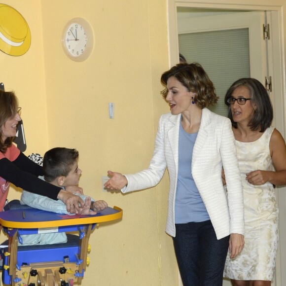 La reine Letizia d'Espagne inaugurait l'année scolaire 2015-2016 à Palencia, en visite à l'école Marques de Santillana, le 21 septembre 2015.
