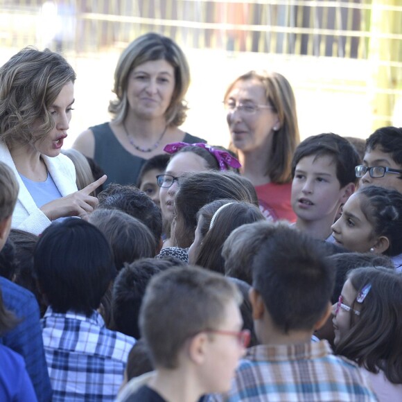 La reine Letizia d'Espagne inaugurait l'année scolaire 2015-2016 à Palencia, en visite à l'école Marques de Santillana, le 21 septembre 2015.