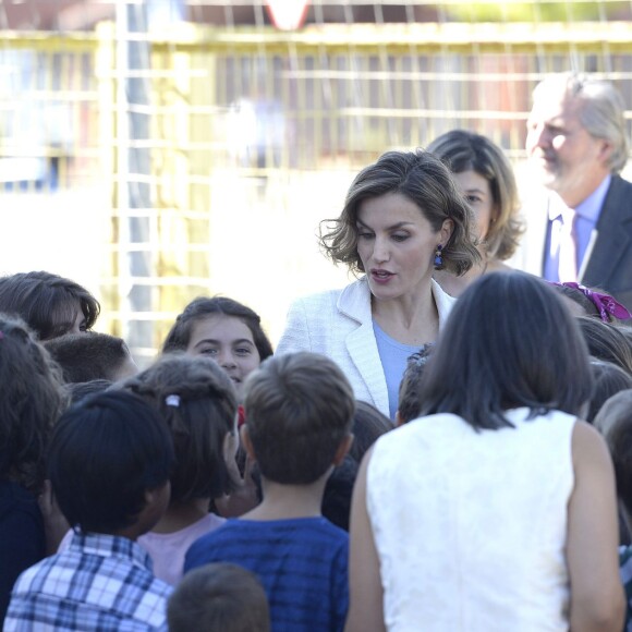 La reine Letizia d'Espagne inaugurait l'année scolaire 2015-2016 à Palencia, en visite à l'école Marques de Santillana, le 21 septembre 2015.