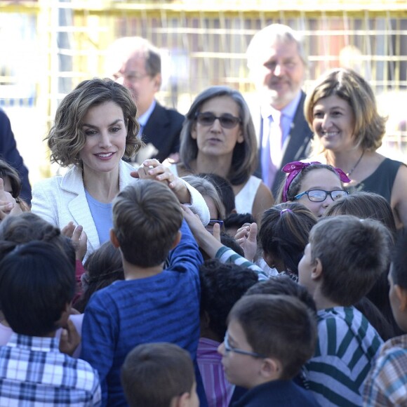La reine Letizia d'Espagne inaugurait l'année scolaire 2015-2016 à Palencia, en visite à l'école Marques de Santillana, le 21 septembre 2015.