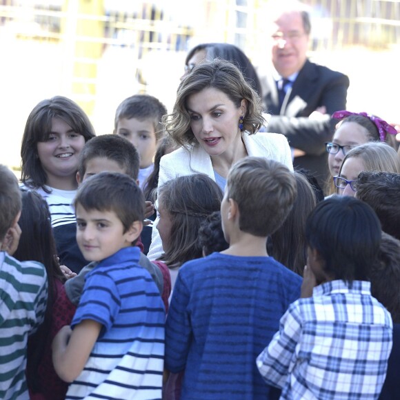 La reine Letizia d'Espagne inaugurait l'année scolaire 2015-2016 à Palencia, en visite à l'école Marques de Santillana, le 21 septembre 2015.