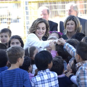 La reine Letizia d'Espagne inaugurait l'année scolaire 2015-2016 à Palencia, en visite à l'école Marques de Santillana, le 21 septembre 2015.