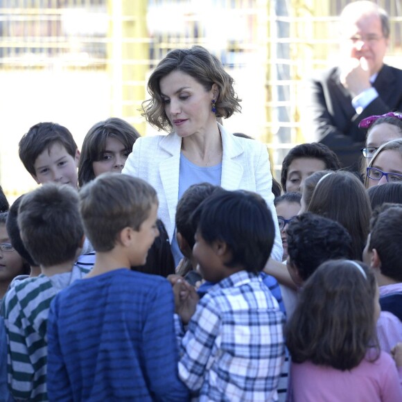 La reine Letizia d'Espagne inaugurait l'année scolaire 2015-2016 à Palencia, en visite à l'école Marques de Santillana, le 21 septembre 2015.