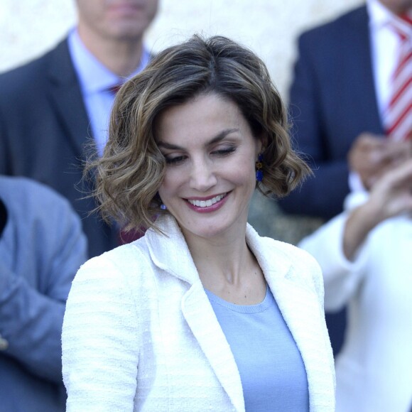 La reine Letizia d'Espagne inaugurait l'année scolaire 2015-2016 à Palencia, en visite à l'école Marques de Santillana, le 21 septembre 2015.