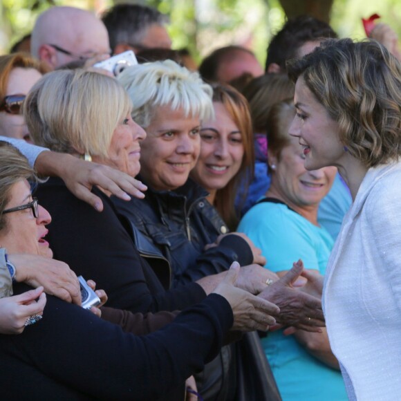 La reine Letizia d'Espagne inaugurait l'année scolaire 2015-2016 à Palencia, en visite à l'école Marques de Santillana, le 21 septembre 2015.