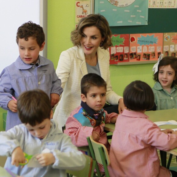 La reine Letizia d'Espagne inaugurait l'année scolaire 2015-2016 à Palencia, en visite à l'école Marques de Santillana, le 21 septembre 2015.