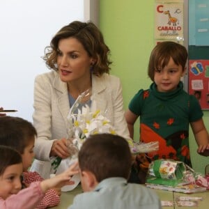 La reine Letizia d'Espagne inaugurait l'année scolaire 2015-2016 à Palencia, en visite à l'école Marques de Santillana, le 21 septembre 2015.