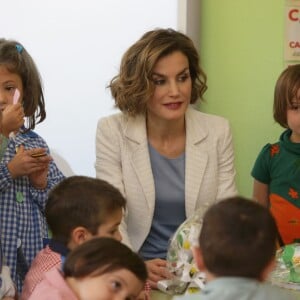 La reine Letizia d'Espagne inaugurait l'année scolaire 2015-2016 à Palencia, en visite à l'école Marques de Santillana, le 21 septembre 2015.