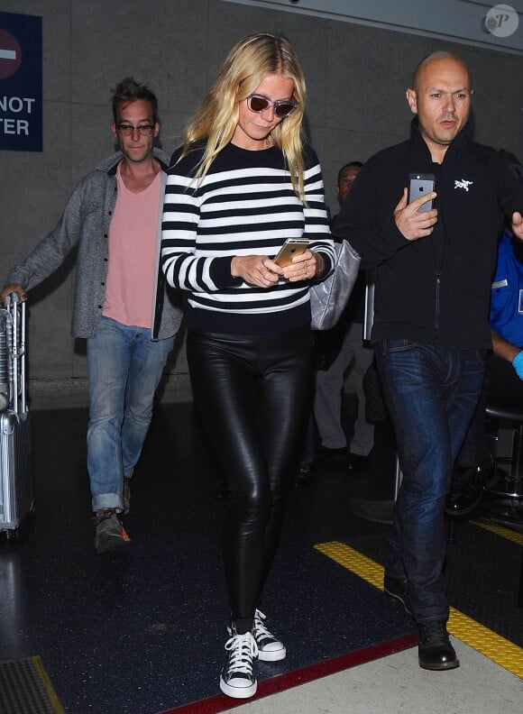 Gwyneth Paltrow arrive à l'aéroport de LAX à Los Angeles, le 22 mai 2015