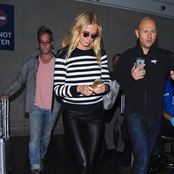 Gwyneth Paltrow arrive à l'aéroport de LAX à Los Angeles, le 22 mai 2015