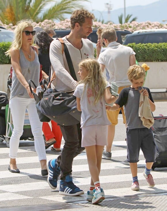 Exclusif - Gwyneth Paltrow, Chris Martin et leurs enfants Apple et Moses quittent l'ile de Majorque en Espagne apres quelque jours de vacances dans la maison de l'acteur Americain Michael Douglas le 14 juillet 2013. E