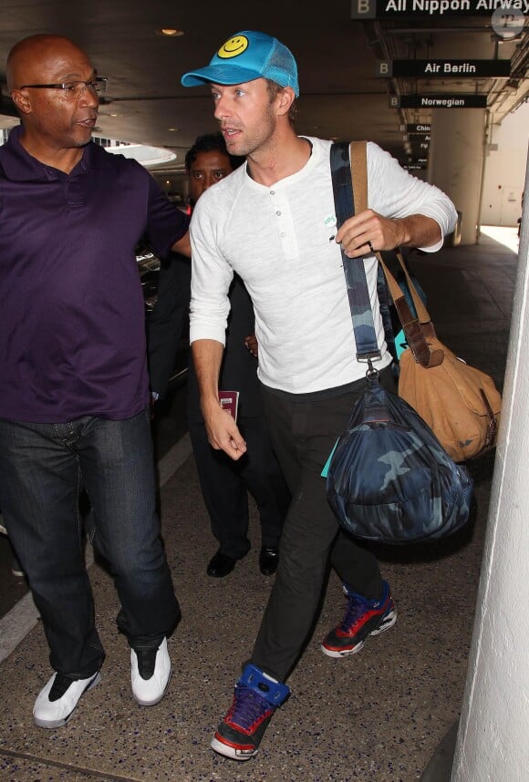 Le chanteur du groupe Coldplay Chris Martin arrive à l'aéroport de LAX à Los Angeles, le 30 avril 2015