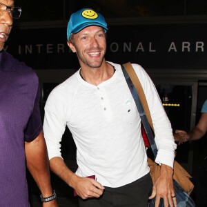 Le chanteur du groupe Coldplay Chris Martin arrive à l'aéroport de LAX à Los Angeles, le 30 avril 2015
