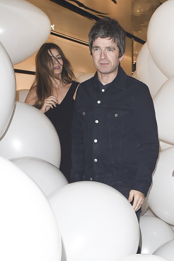 Sarah McDonald et Noel Gallagher lors du dîner organisé par Victoria Beckham au sein de sa boutique sur Dover Street dans le quartier de Mayfair à Londres le 22 septembre 2015
