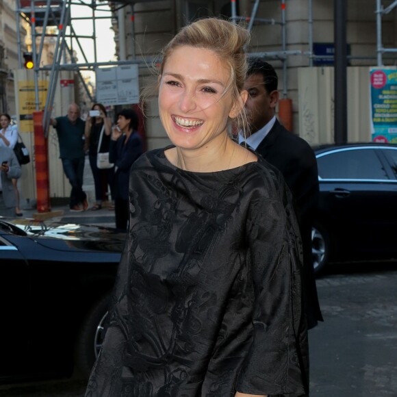 Julie Gayet - Arrivée des people à la soirée "Vogue Paris Foundation Gala" au palais Galliera à Paris, le 6 juillet 2015.