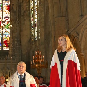 Julie Gayet intronisée dans la confrérie de la Jurade de Saint-Emilion lors de la Fête de la Fleur à Saint-Emilion, le 13 juin 2015 en marge de l'exposition Vinexpo 2015.