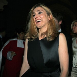 Julie Gayet intronisée dans la confrérie de la Jurade de Saint-Emilion lors de la Fête de la Fleur à Saint-Emilion, le 13 juin 2015 en marge de l'exposition Vinexpo 2015.