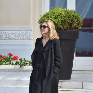 La productrice Julie Gayet pose pour le photocall du film "La Voz En Off" à l'occasion de l'ouverture du Festival du Film de Cabourg - Cabourg le 10 juin 2015.