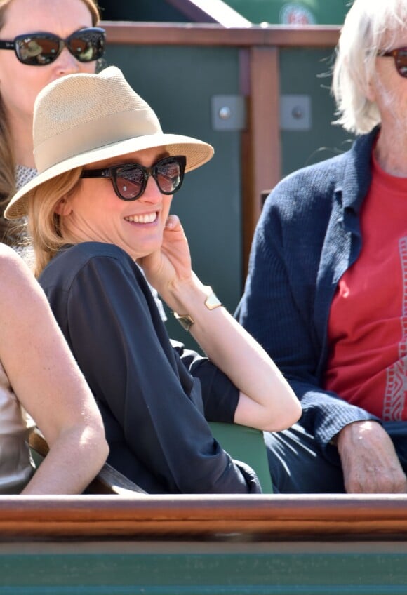 Julie Gayet dans les tribunes des Internationaux de France de tennis de Roland Garros à Paris. Le 4 juin 2015.