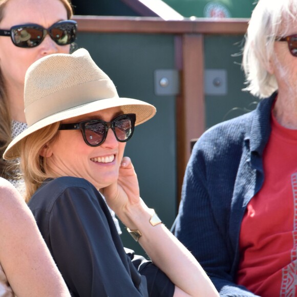 Julie Gayet dans les tribunes des Internationaux de France de tennis de Roland Garros à Paris. Le 4 juin 2015.