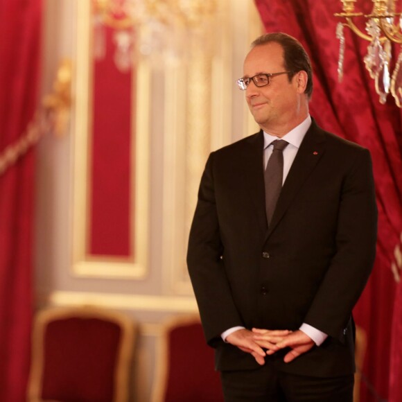 François Hollande Remise, par François Hollande, du Prix de l'Audace Créative au Palais de l'Elysée. Ce prix crée par Marc Ladreit de Lacharrière en 1996 a été décérné à Jean-Claude Maillard, PDG et fondateur du groupe Figeac-Aéro Paris, le 15 Septembre 2015