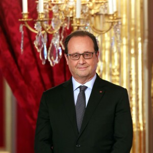 François Hollande Remise, par François Hollande, du Prix de l'Audace Créative au Palais de l'Elysée. Ce prix crée par Marc Ladreit de Lacharrière en 1996 a été décérné à Jean-Claude Maillard, PDG et fondateur du groupe Figeac-Aéro Paris, le 15 Septembre 2015