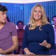 Aurélie Van Daelen, enceinte de 5 mois, sur le plateau du  Mag de la télé-réalité  sur NRJ12. Le 9 septembre 2015.