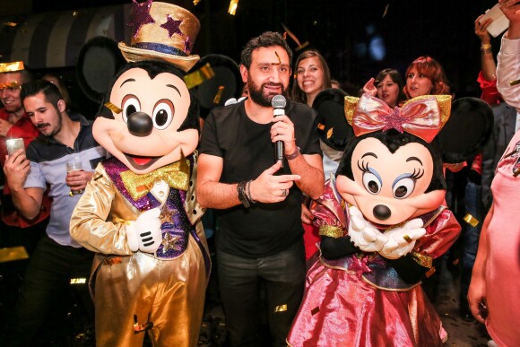 Exclusif - Cyril Hanouna - Cyril Hanouna fête son 41e anniversaire à Disneyland Paris le 24 septembre 2015. Afin de faire plaisir au plus grand nombre le jour de ses 41 ans, Cyril Hanouna a invité ses chroniqueurs et tout le public de l'émission Touche pas à mon poste à Disneyland Paris.
