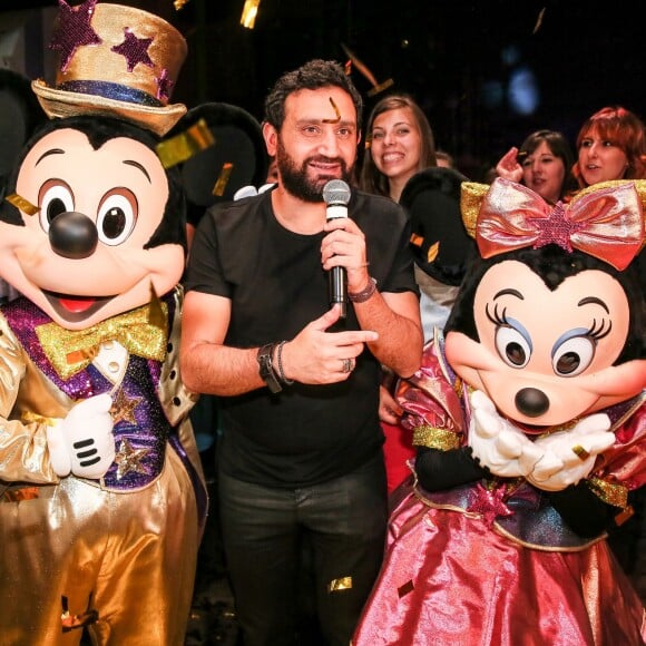 Exclusif - Cyril Hanouna - Cyril Hanouna fête son 41e anniversaire à Disneyland Paris le 24 septembre 2015. Afin de faire plaisir au plus grand nombre le jour de ses 41 ans, Cyril Hanouna a invité ses chroniqueurs et tout le public de l'émission Touche pas à mon poste à Disneyland Paris.