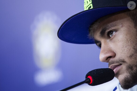 Neymar donne une conférence de presse à Teresopolis à l'occasion de la Coupe du Monde de Football 2014 le 2 juillet 2014