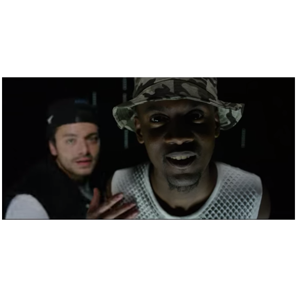 Kev Adams se met à rapper dans le clip Le Prince Aladin avec Black M