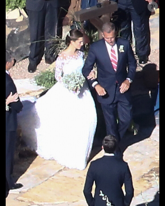 Exclusif - Mariage de Allison Williams ("Girls") et Ricky Van Veen dans une ferme du Wyoming le 19 septembre 2015. Son père, Brian Williams, l'emmène fièrement jusqu'à l'autel devant ses proches réunis pour cette superbe cérémonie. Parmi eux, John Mayer, Kary Perry, Lena Dunham, Rita Wilson, Bruce Springsteen, Diane Von Furstenberg, Seth Meyer ou encore Andy Cohen.