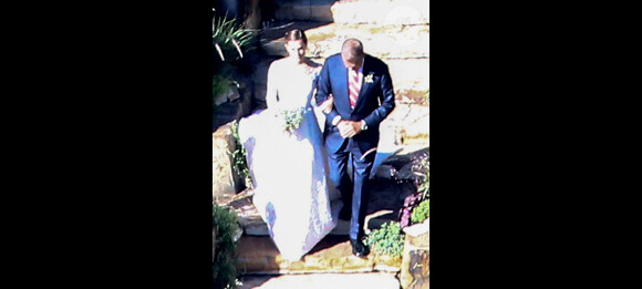 Exclusif - Mariage de Allison Williams ("Girls") et Ricky Van Veen dans une ferme du Wyoming le 19 septembre 2015. Son père, Brian Williams, l'emmène fièrement jusqu'à l'autel devant ses proches réunis pour cette superbe cérémonie. Parmi eux, John Mayer, Kary Perry, Lena Dunham, Rita Wilson, Bruce Springsteen, Diane Von Furstenberg, Seth Meyer ou encore Andy Cohen.