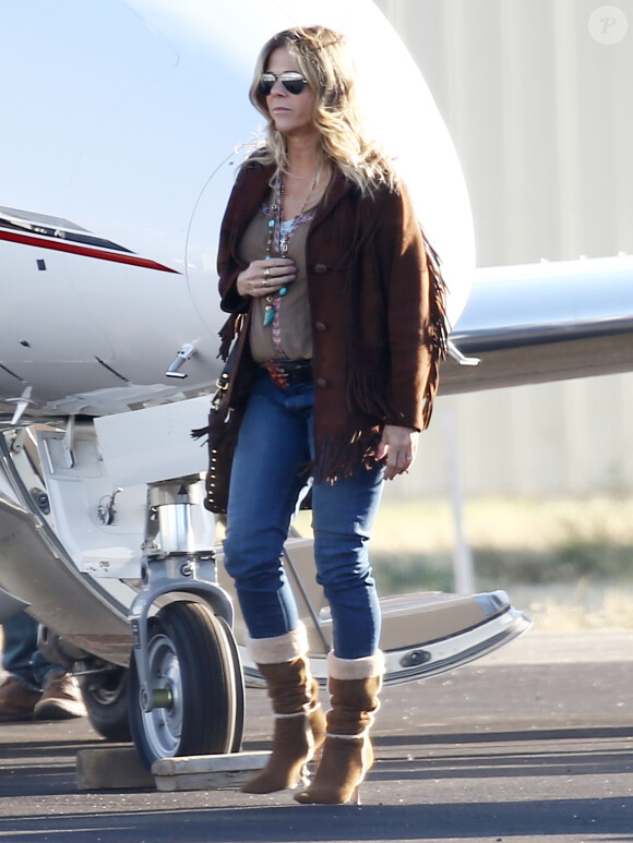 Exclusif - Mariage de Allison Williams ("Girls") et Ricky Van Veen dans une ferme du Wyoming le 19 septembre 2015. Son père, Brian Williams, l'emmène fièrement jusqu'à l'autel devant ses proches réunis pour cette superbe cérémonie. Parmi eux, John Mayer, Kary Perry, Lena Dunham, Rita Wilson, Bruce Springsteen, Diane Von Furstenberg, Seth Meyer ou encore Andy Cohen.