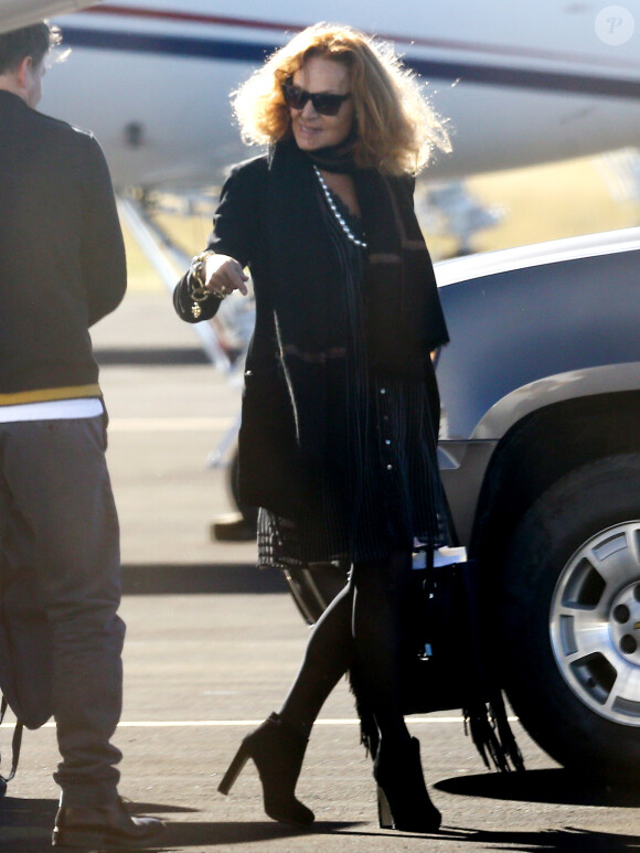 Exclusif - Mariage de Allison Williams ("Girls") et Ricky Van Veen dans une ferme du Wyoming le 19 septembre 2015. Son père, Brian Williams, l'emmène fièrement jusqu'à l'autel devant ses proches réunis pour cette superbe cérémonie. Parmi eux, John Mayer, Kary Perry, Lena Dunham, Rita Wilson, Bruce Springsteen, Diane Von Furstenberg, Seth Meyer ou encore Andy Cohen.