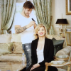 Valérie Trierweiler dévoile un nouveau look et sa couleur blonde platine dans le magazine japonais "Richesse". Elle assume avoir été "photoshopée" sur Twitter - septembre 2015
