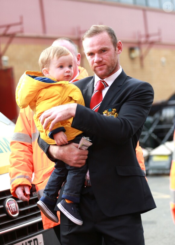 Wayne Rooney avec son fils Klay, le 5 octobre 2014 au stade Old Trafford de Manchester
