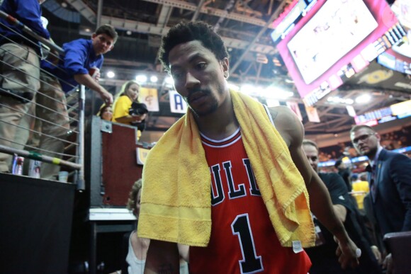 Derrick Rose après la victoire des Bulls sur les Cleveland Cavaliers lors de la demi-finale de conférence à la Quicken Loans Arena de Cleveland, le 4 mai 2015