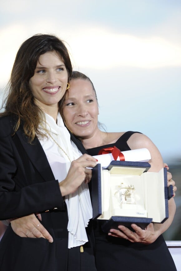 Maïwenn Le Besco, Emmanuelle Bercot (prix d'interprétation féminine pour le film "Mon Roi") - Photocall de la remise des palmes du 68e Festival du film de Cannes, à Cannes le 24 mai 2014.